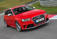 Audi RS 4 Avant celebrated in CarSite awards
