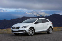 Volvo introduces all wheel drive powertrain upgrade for V40 Cross Country