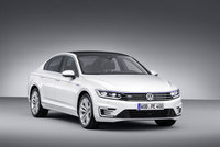 Volkswagen Passat GTE plug-in hybrid makes Paris debut