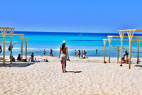 Brits flee UK for Christmas on the beach