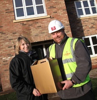 Development’s neighbours receive a tasty festive thank you from Linden Homes