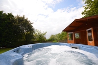 Brits are turning up the heat this Valentine’s Day with a hot tub break