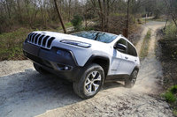 Jeep introduces new ‘trail-rated’ Jeep Cherokee Trailhawk to the UK