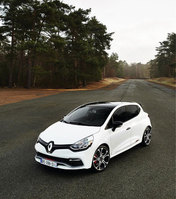 Renault reveals pricing and spec for Clio Renaultsport 220 Trophy