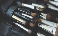 Natural glow for face colour cosmetics