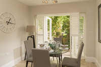 Kitchen breakfast area with the balcony